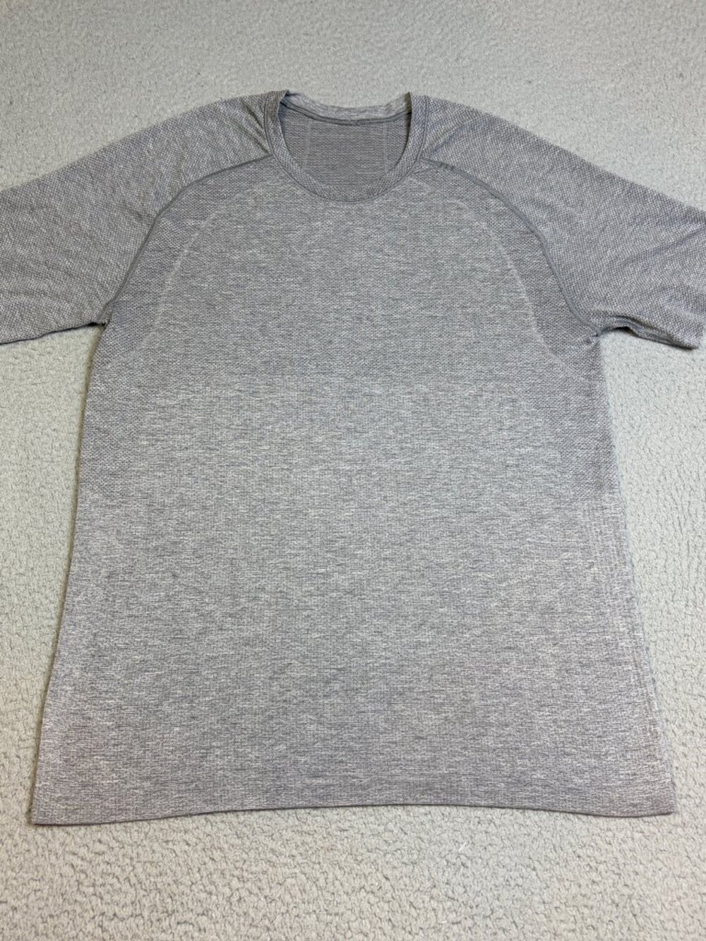 Lululemon Shirt Mens Medium Gray Short Sleeve Athletic Gym Workout Gym